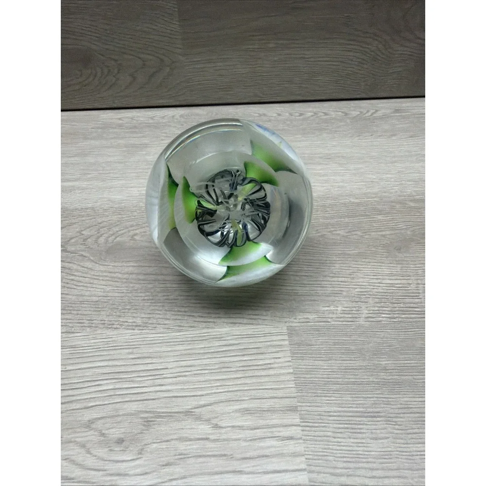 Vintage Art Glass Paperweight Stripper Green Ribbon & Floral Design 4" Very Nice - Picture 6 of 7